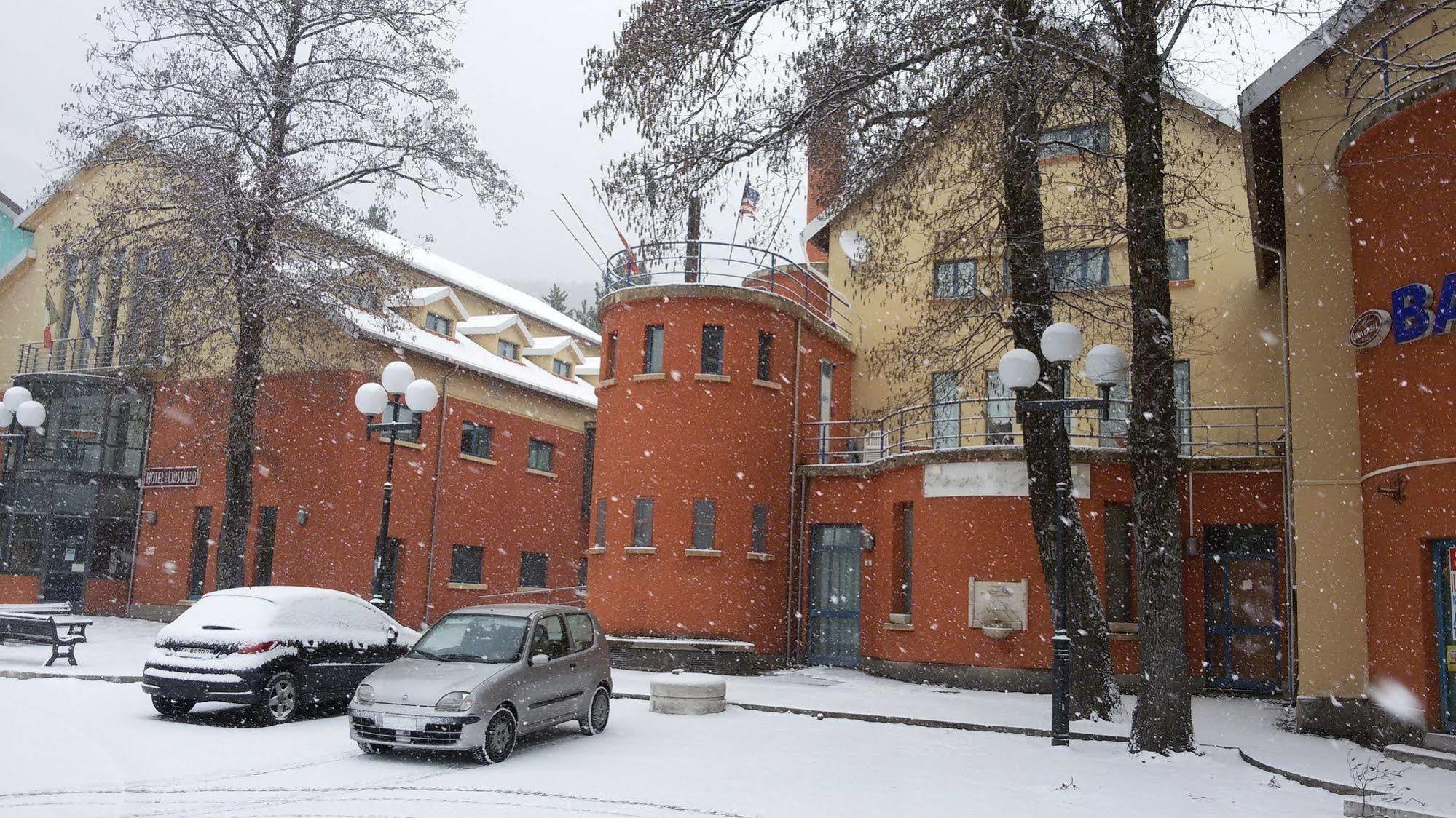 Hotel Cristallo Assergi Εξωτερικό φωτογραφία
